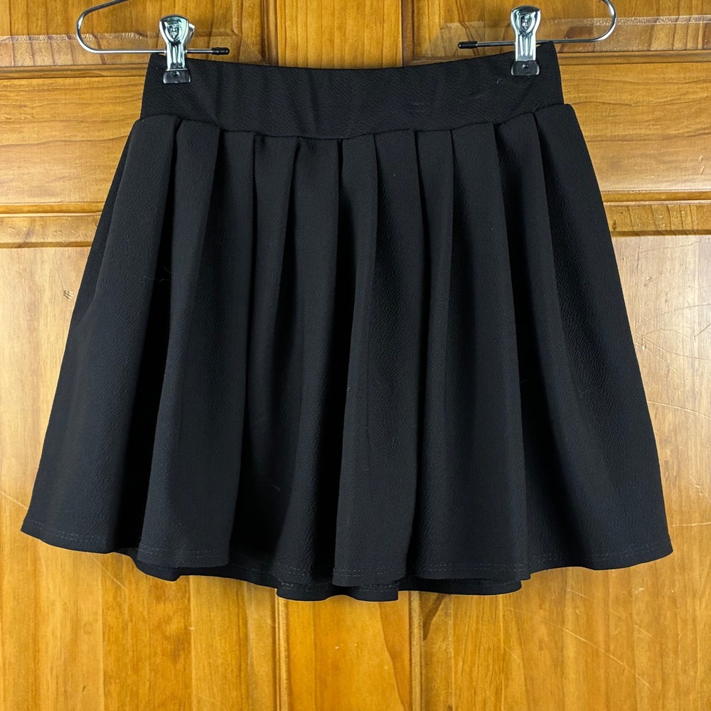 Love Streak Black Pleated Sz Med Skater Mini Skirt Textured High Waist Coquette